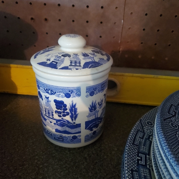 Vintage blue willow dishes - Picture 4 of 5